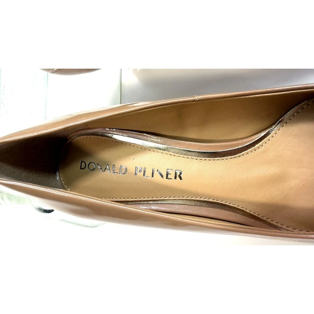 Donald Pliner Tabi Nude Patent Leather Point Toe Kitten Heel Shoes Size 7.5 M